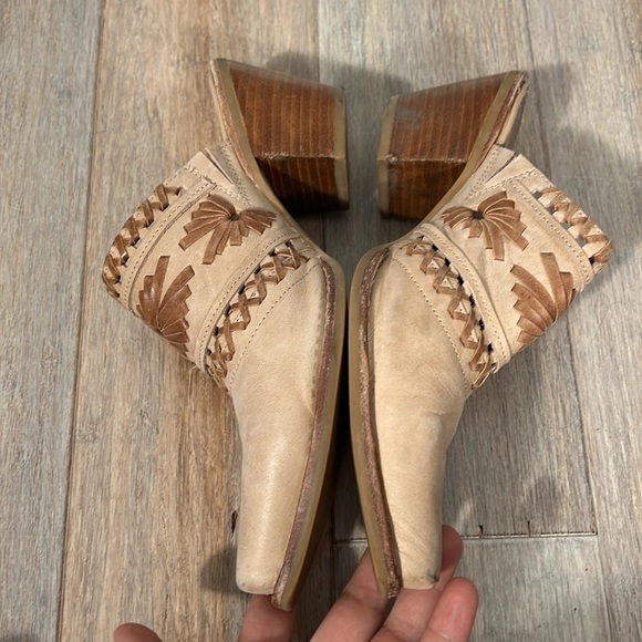 Jeffrey Campbell Woven Mules / Anthropologie size 8 - Picture 7 of 13